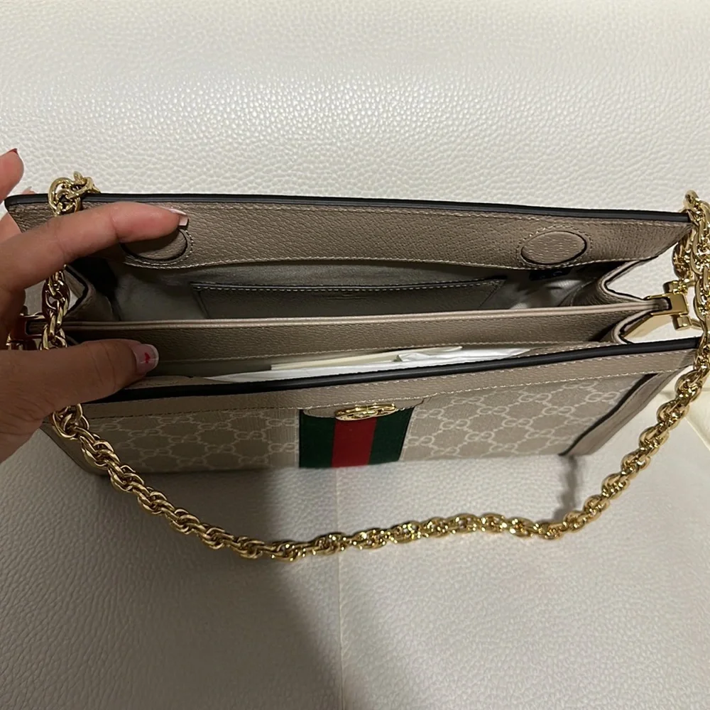 Gucci Beige and Green Shoulder Bag with Gold Chain - Picture 2 of 6